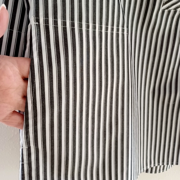 CHICO'S Black & White Striped Shirt, size M - Picture 7 of 13